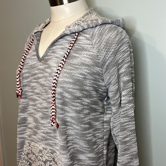 Women’s Gray & Lace Long Sweatshirt - Picture 7 of 12